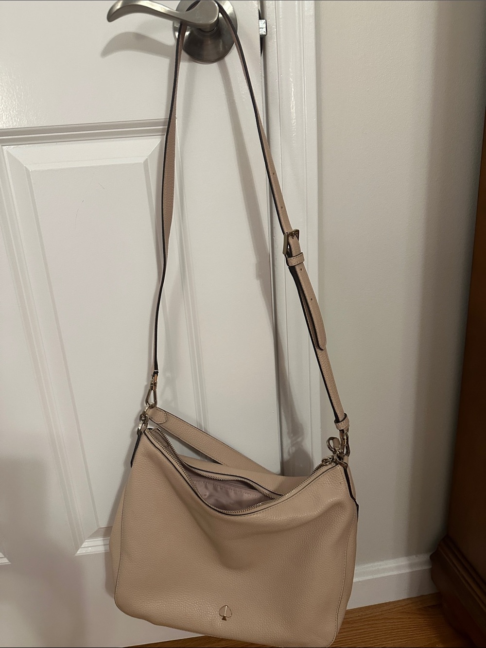 Kate Spade Pebbled Cream Shoulder Bag with adjusted cross body strap - Picture 4 of 6